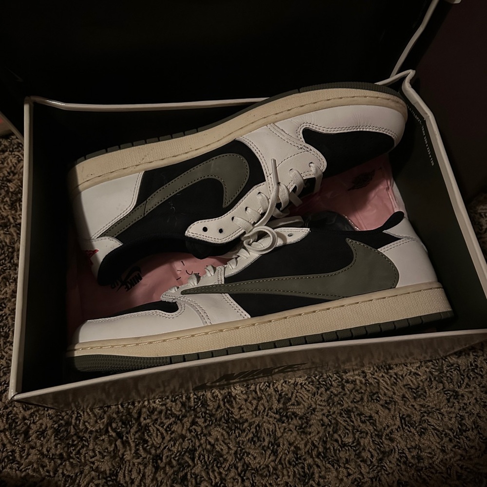 Air Jordan 1 Low Travis Scott Olive - Women’s 12.5 (Men 11)